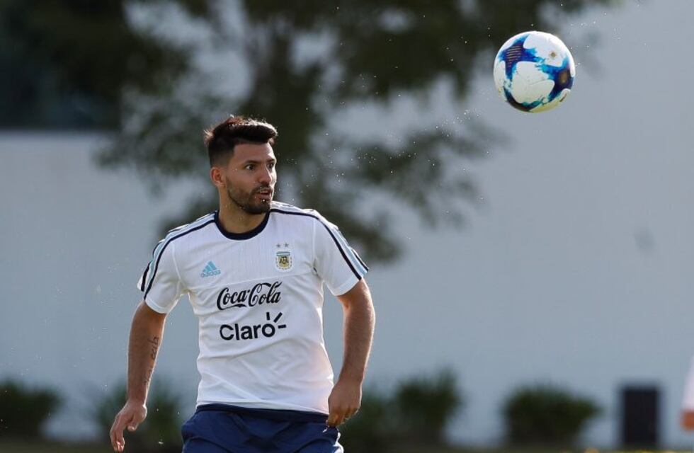Sergio Agüero se entrenó a la par del grupo en Ezeiza