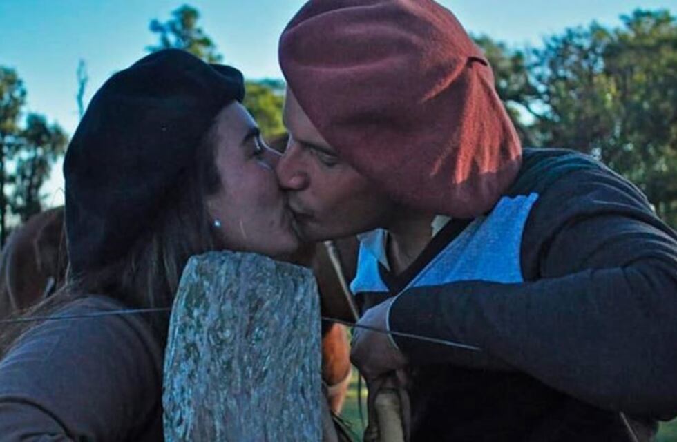 "Boda gaucha": dieron el "gran paso" a caballo y con poncho