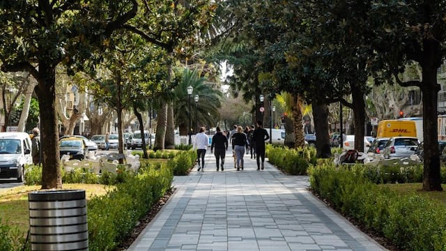 La ciudad amaneció con el cielo parcialmente nublado.