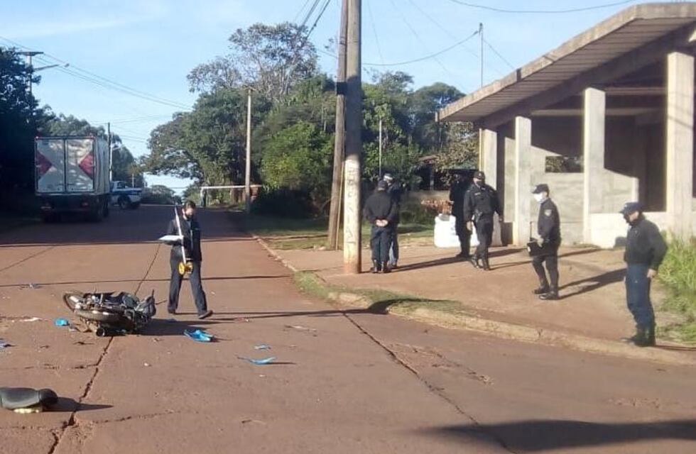 Embarazada falleció luego de que la moto en la que viajaba con su pareja chocara un camión