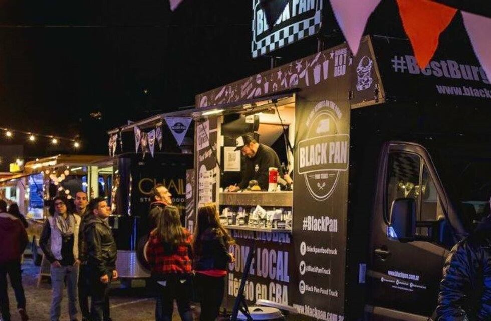 Dueños de food trucks de La Plata se movilizaron para que los dejen trabajar