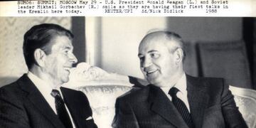 Ronald Reagan y Mijaíl Gorbachov en Moscú, 1988