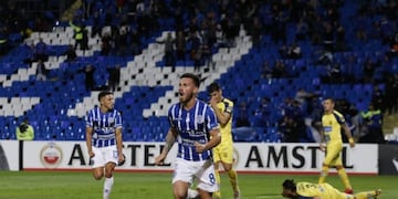 Gonzalez festeja el gol del Tomba