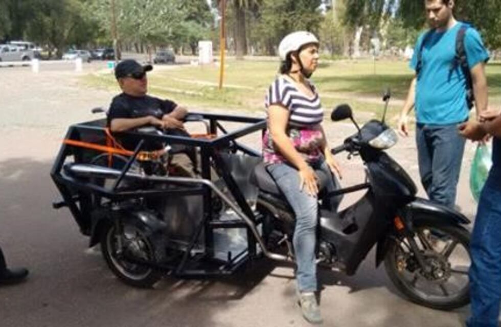 Fabricaron una mototriciclo adaptada para una persona con cuadriplejia
