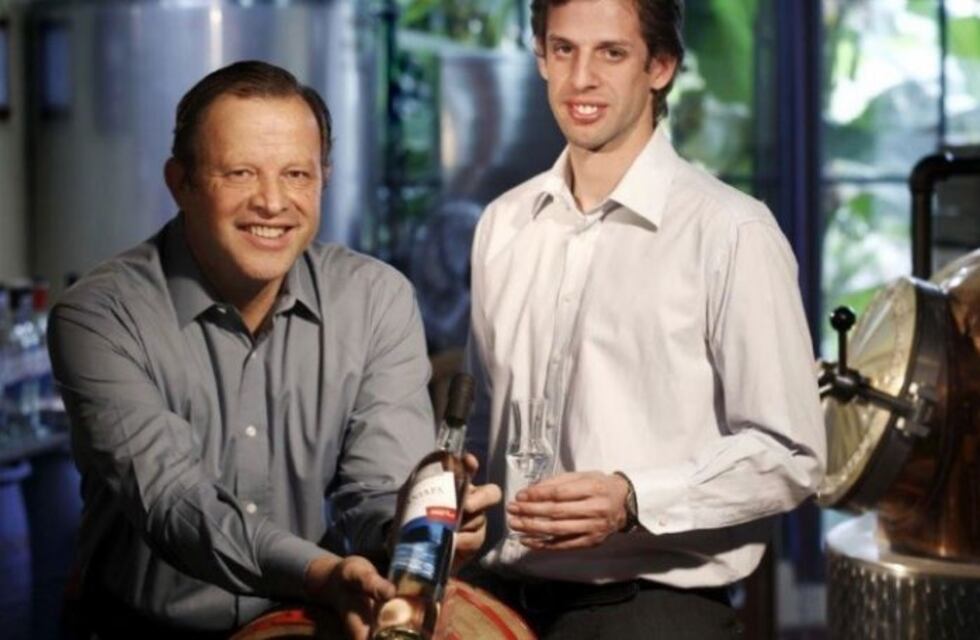 Son mendocinos y hacen la mejor grapa del mundo