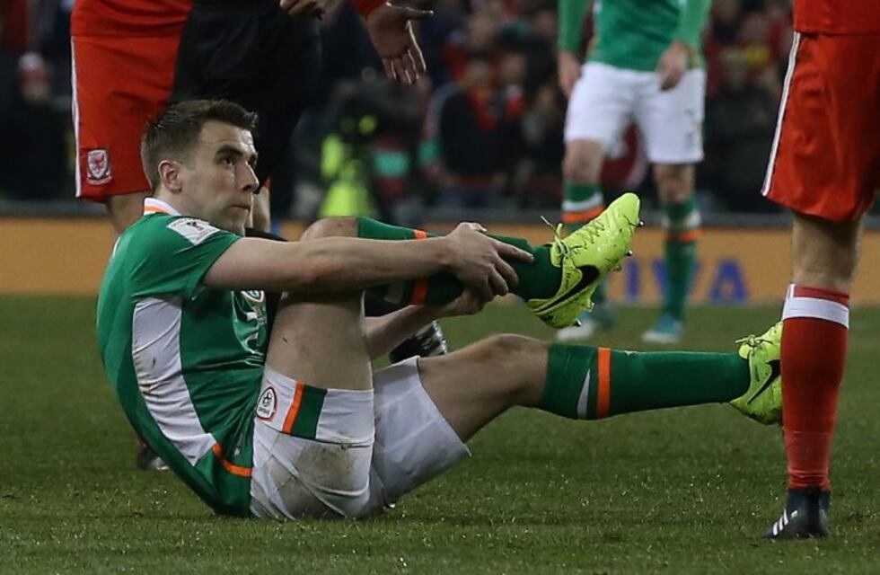 Terrorífica lesión de un jugador de Irlanda en el partido ante Gales por Eliminatorias