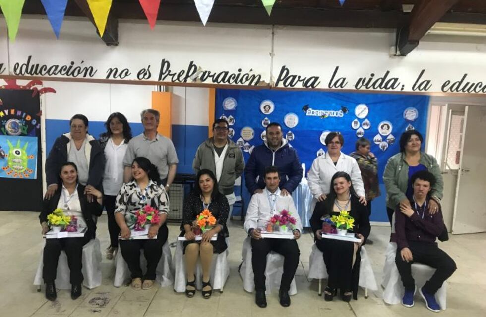 Tolhuin: Egresados 2019 Escuela Wikam Nº 2 adolescentes y adultos