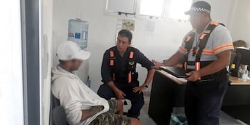 Casi se arroja por el Puente Chaco Corrientes, pero lo salvaron\u002E (Web)\u002E