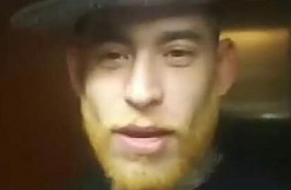 Ulises Bueno apareció con barba rubia y sorprendió a su prima Magui Olave