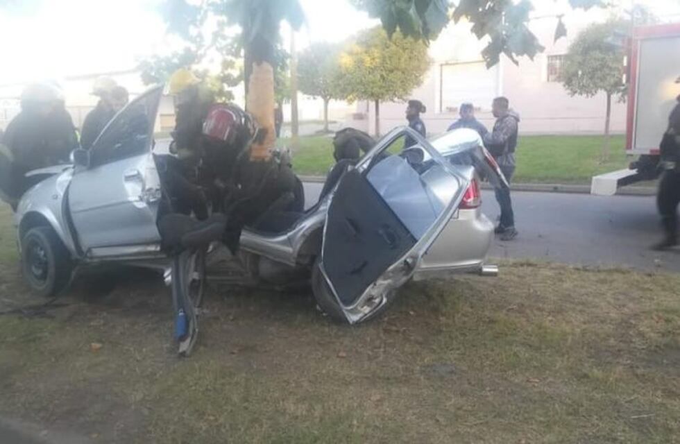 Un muerto y dos heridos graves en un accidente en avenida Constituyentes