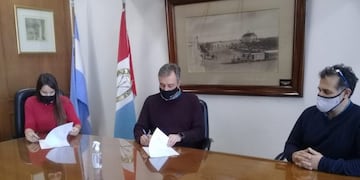 Firma de ordenanza elevada para promover construcciones sustentables