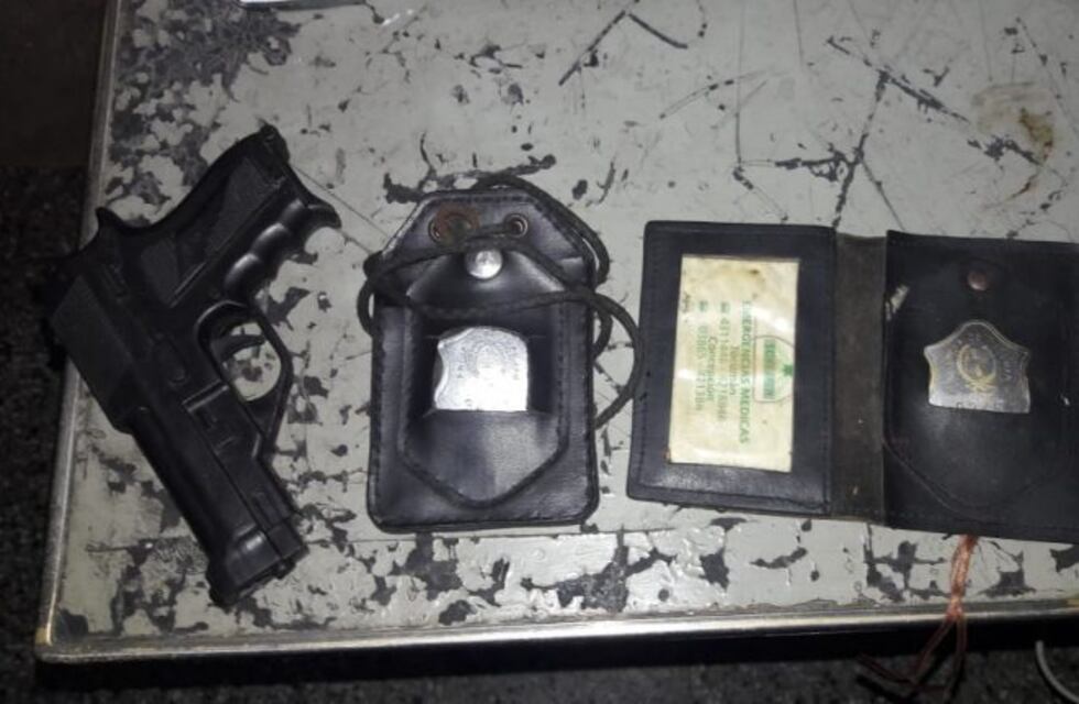 Detienen a dos sujetos que se hacían pasar por Policías