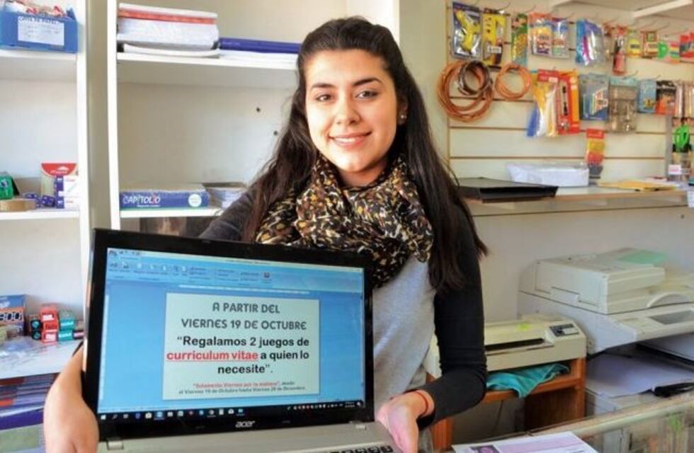 Una librería imprime currículums gratis para los desocupados