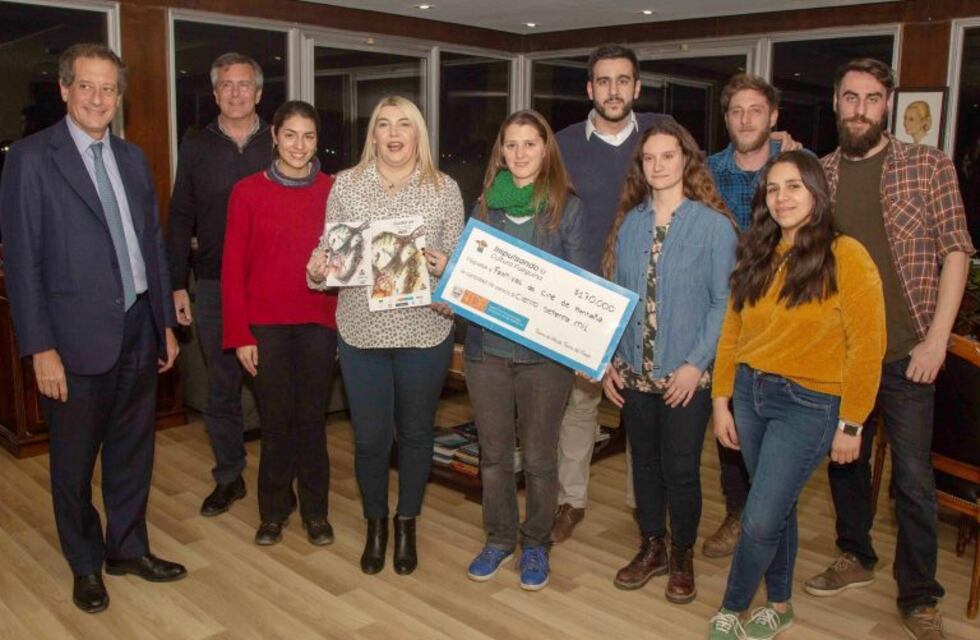 Bertone entregó una ayuda económica al festival internacional de Cine de Montaña