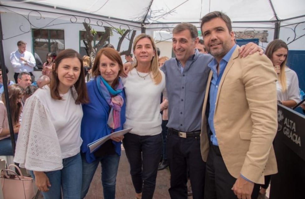 Vecinos de Alta Gracia recibieron microcréditos y programas "Mejor Hogar"