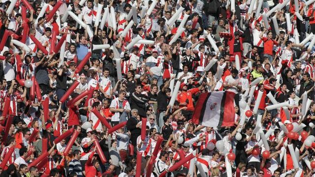 ultimo partido del torneo river ascendio ascenso al futbol de primera division y salio campeon campeones del torneo nacionalb rnfestejo festejos hinchas simpatizantes en la tribunarnrnDYN20, BUENOS AIRES, 23/06/2012, RIVER VS ALTTE BROWN.FOTO.DYN/PABLO MOLINA. buenos aires campeonato torneo nacional b nacionalb futbol futbolistas partido river plate almirante brown