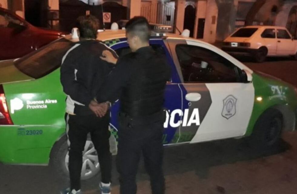 Quiso escaparse dos veces de un control policial porque estaba borracho