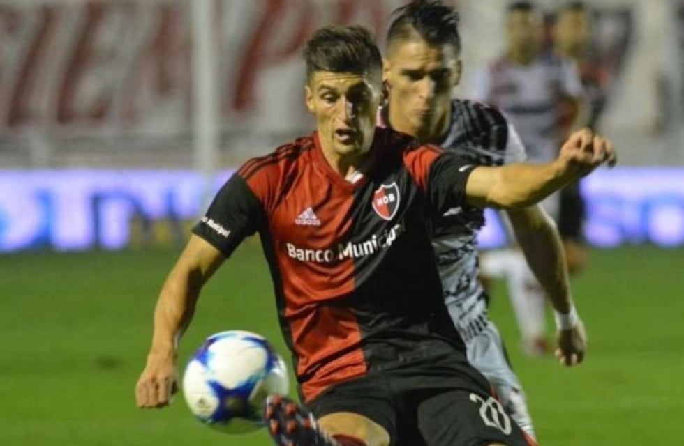 Amoroso aún sigue en pie y suena también Carrera en la B