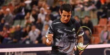 AME2472\u002E MONTEVIDEO (URUGUAY), 09/11/2019\u002E- Fotografía cedida este sábado por la oficina de Prensa del Abierto de Uruguay que muestra al tenista español Jaume Munar durante un partido de semifinales, en Montevideo (Uruguay)\u002E El argentino Federico Delbonis y el español Jaume Munar ganaron este sábado sus respectivos partidos de semifinales y se clasificaron a la final del Abierto de Uruguay\u002E Delbonis, 77 del ránking ATP, se impuso por 6-2 y 7-6 a su compatriota Francisco Cerúndolo, quien días atrás había dado el gran batacazo del torneo eliminando al local y favorito Pablo Cuevas\u002E En el otro encuentro, Munar, 98 del mundo, remontó el 3-6 del primer set y con 7-6 y 6-0 se impuso al brasileño Thiago Seyboth Wild\u002E EFE/ Abierto De Uruguay/ SOLO USO EDITORIAL /NO VENTAS