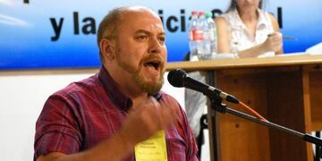 Los candidatos de la lista Celeste son Gustavo Maure (secretario general), Liliana Chaves (secretaria general adjunta) y Javier Guevara (secretario gremial)