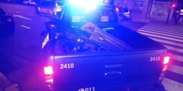 Un motociclista murió tras chocar contra una camioneta en Flores (Foto: Crónica)