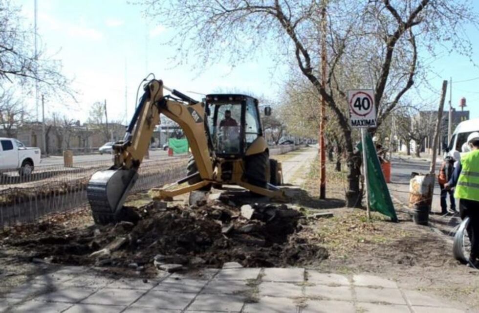 Levantan la vieja vereda en el paseo Luis Huerta para continuar con la remodelación