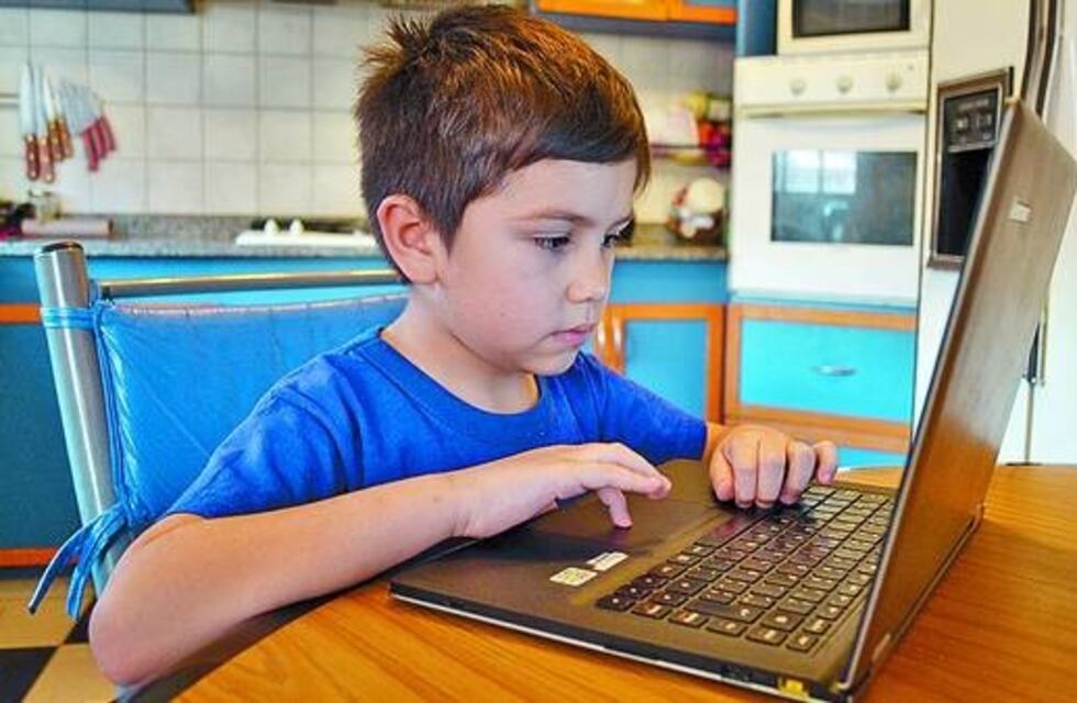 Casi la mitad de los chicos bonaerenses no tiene Internet ni computadora