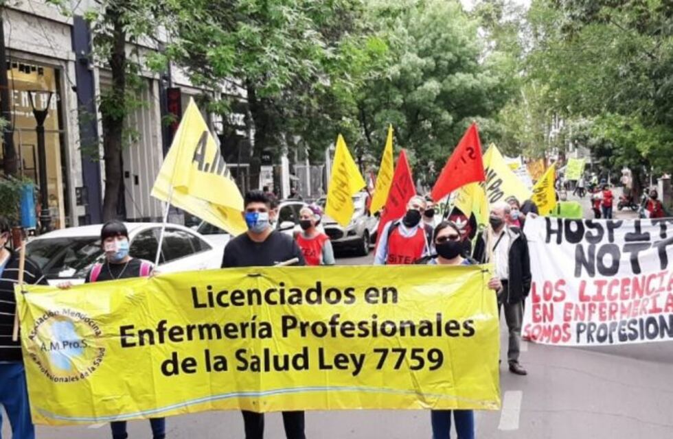 Protesta de trabajadores de la Salud en la Legislatura de Mendoza