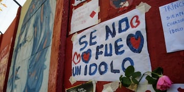 Emotiva despedida al "Trinche" Carlovich (Rosario Plus)