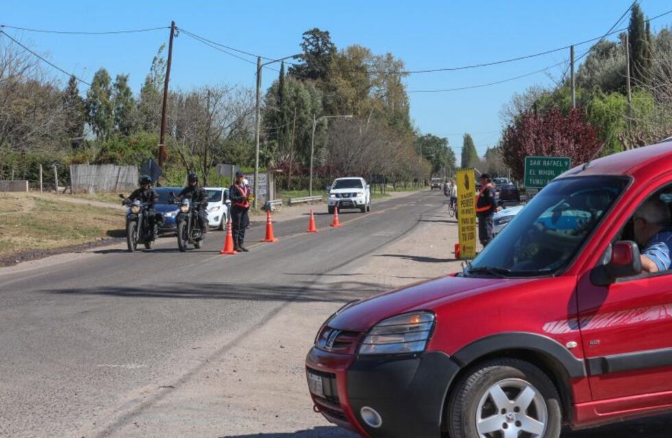 Un taxista intentó evitar un control policial y fue detenido