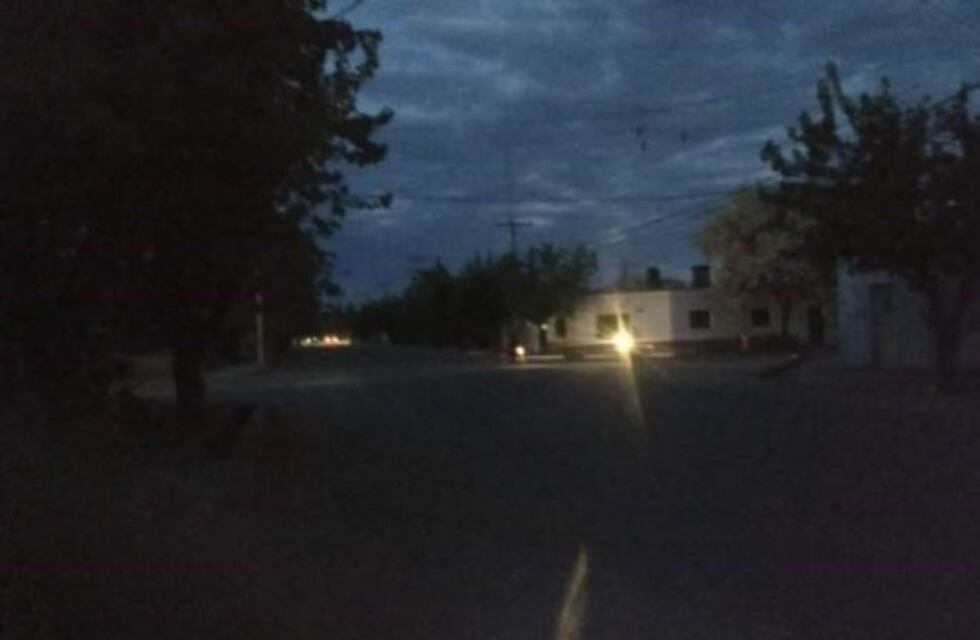 En reclamo a las boletas de luz, todo un pueblo quedó a oscuras