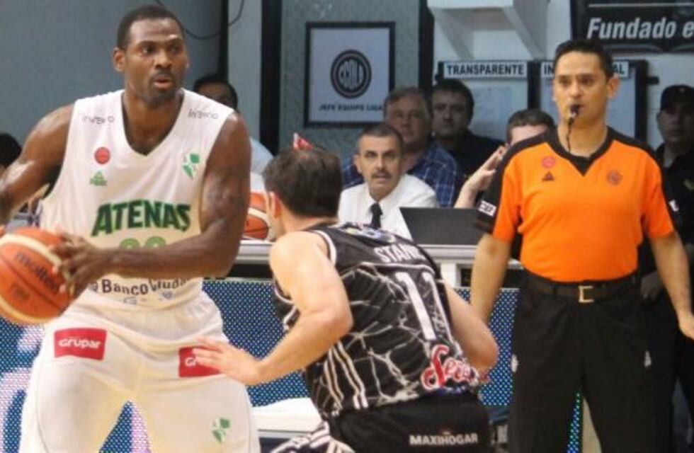 Atenas ganó de visitante y se anima a creer en la recuperación