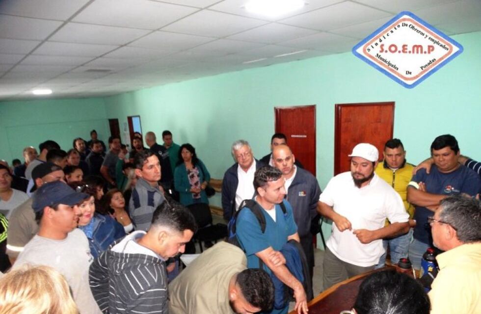 Contratados exigen que los nombren en planta permanente en Posadas