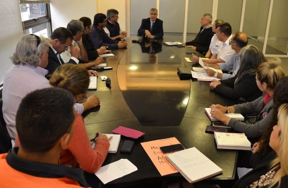 Representantes de Defensa Civil de cada municipio acuerdan medidas y controles para el uso de la pirotecnia