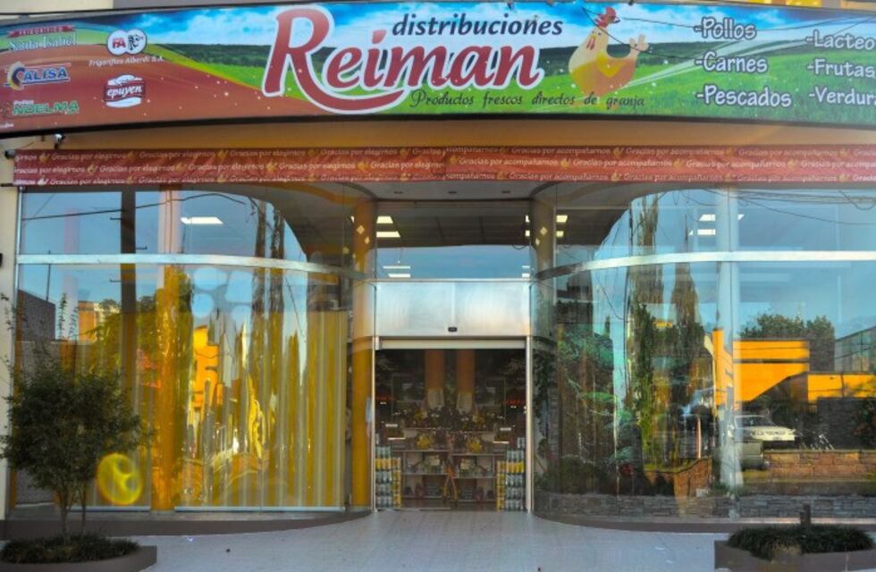 Empleado de una pollería de Alem tuvo un accidente y casi pierde un dedo