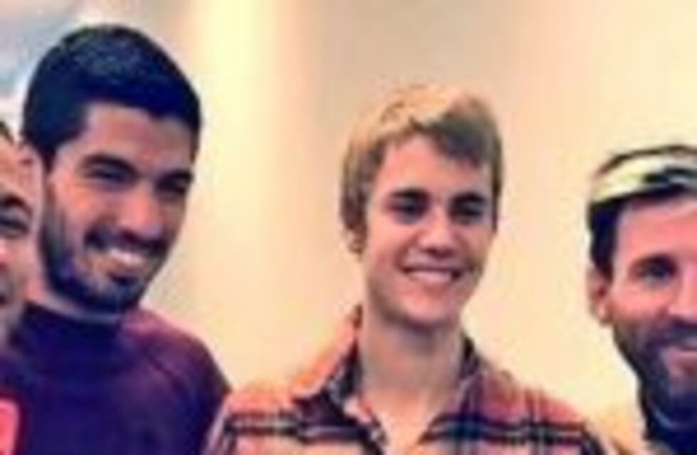 Justin Bieber se metió en el entrenamiento del Barcelona y conoció a Messi