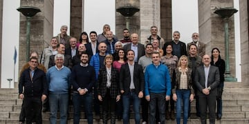 Roberto Sukerman, Agustín Rossi y Alejandra Rodenas posaron en el Monumento\u002E