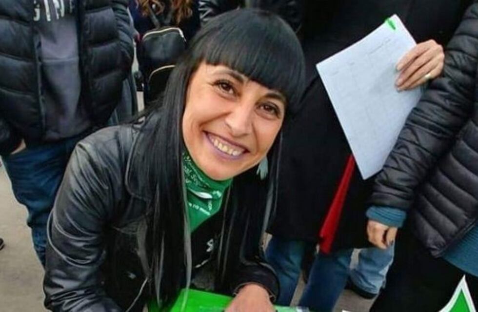 Militantes provida golpearon a una ex concejala para quitarle el pañuelo verde