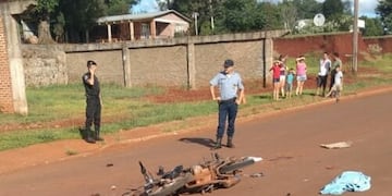 Motociclista herido tras impactar detrás de un camión