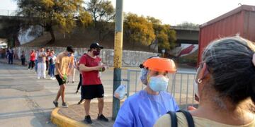 Largas filas en el Polo Sanitario para hacerse testeos por coronavirus\u002E