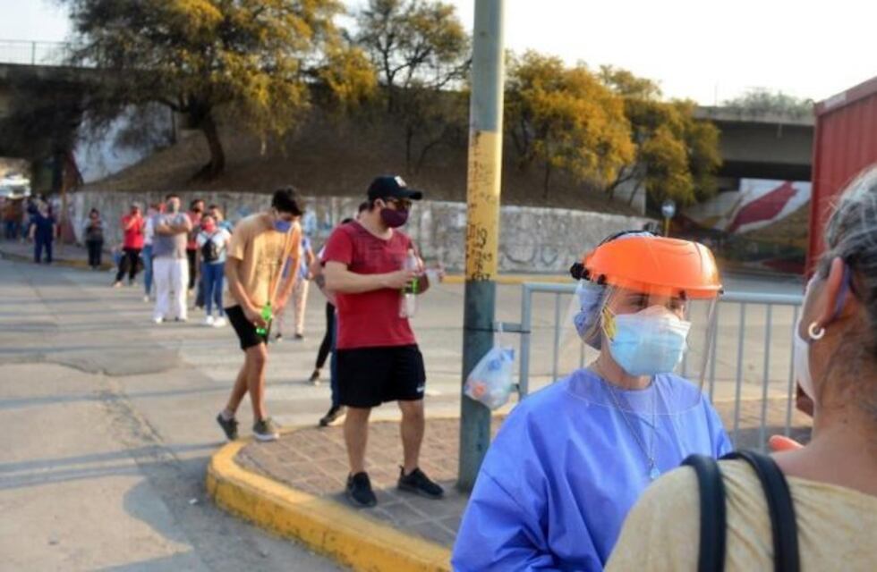 Colas en el Polo Sanitario: médicos desbordados piden que se acerquen si tienen síntomas de coronavirus