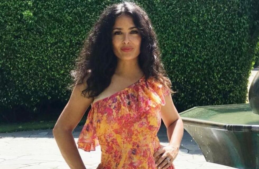 A los 53 años, Salma Hayek mostró su figura y recibió el halago de varios galanes