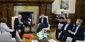 DYN19, BUENOS AIRES 12/09/16, EL PREIDENTE MAURICIO MACRI, RECIBIO AL GOBERNADOR DE SANTA FE, MIGUEL LIFSCHITZ, JUNTO A LA MINISTRA DE SEGURIDAD, PATRICIA BULLRICH Y SU PAR DE INTERIOR, ROGELIO FRIGERIO FOTO\u002EDYN/PRESIDENCIA\u002E buenos aires MAURICIO MACRI MIGUEL LIFSCHITZ PATRICIA BULLRICH rogelio frigerio reunion sobre el tema de seguridad y narcotrafico presidente ministros se reunieron con el gobernador ayuda para combatir la droga