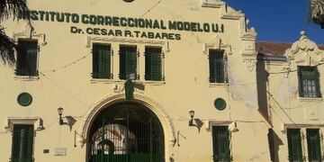 Apuñalaron a un preso en la cárcel de Coronda y murió.