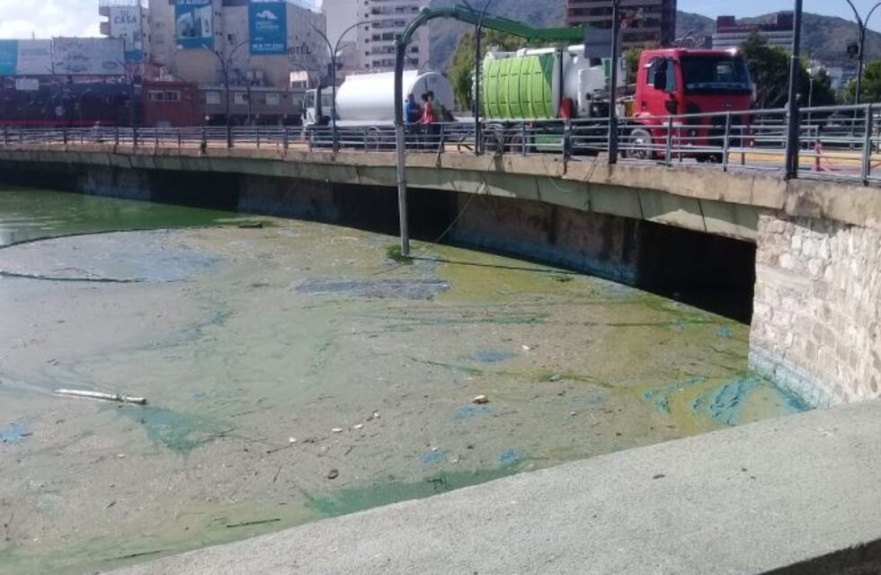 Carlos Paz: continúan las tareas de limpieza en el lago San Roque