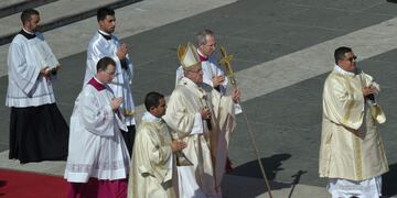 Pope Francis (C) leads a canonization mass on October 16, 2016 at St Peter's square in Vatican. Pope Francis canonises Argentine