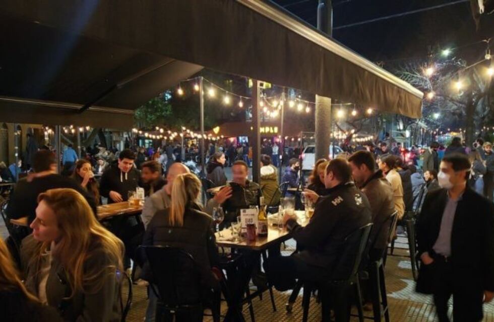 Diego Santilli defendió la apertura de bares y aseguró que no piensan cancelarla: "Va caminando bien"