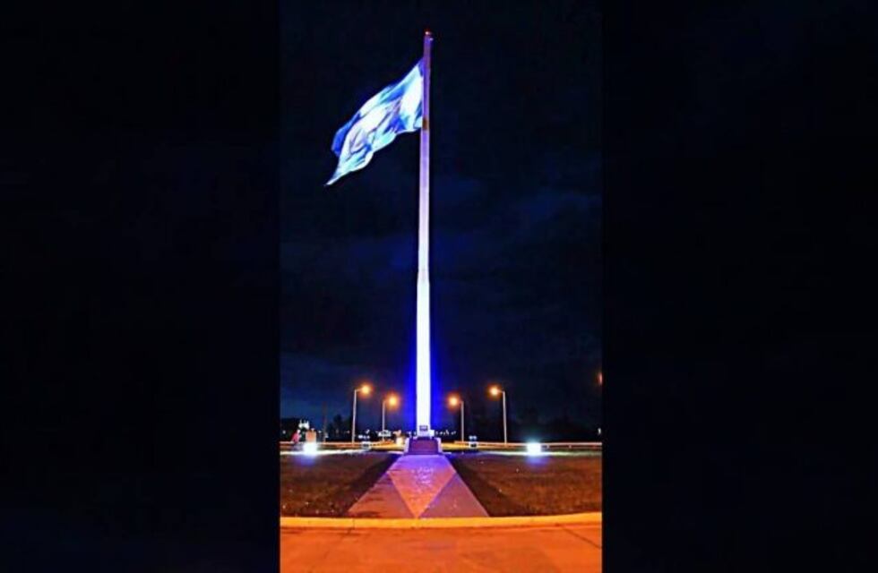 Leones ya cuenta con nuevo mástil en el ingreso a la ciudad