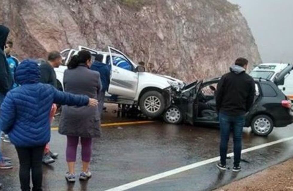 Fuerte choque en Cuesta de los Terneros deja a ocho heridos