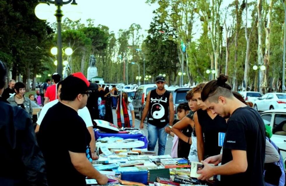 Un paseo por la música y la literatura en el parque de Mayo